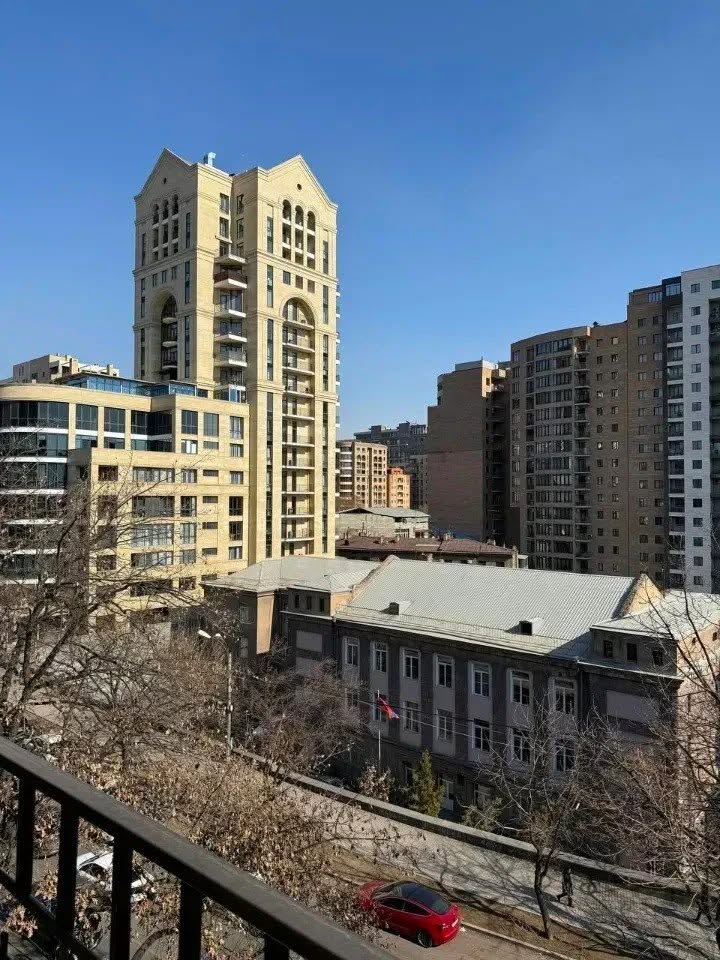 Сдаётся 3-комнатная квартира, Ереван — $1,800