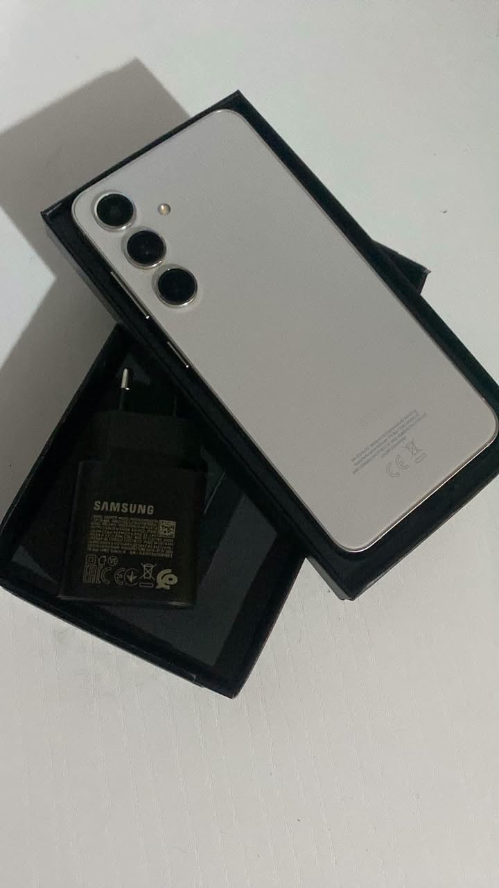 იყიდება SAMSUNG GALAXY S24 ტელეფონი არის