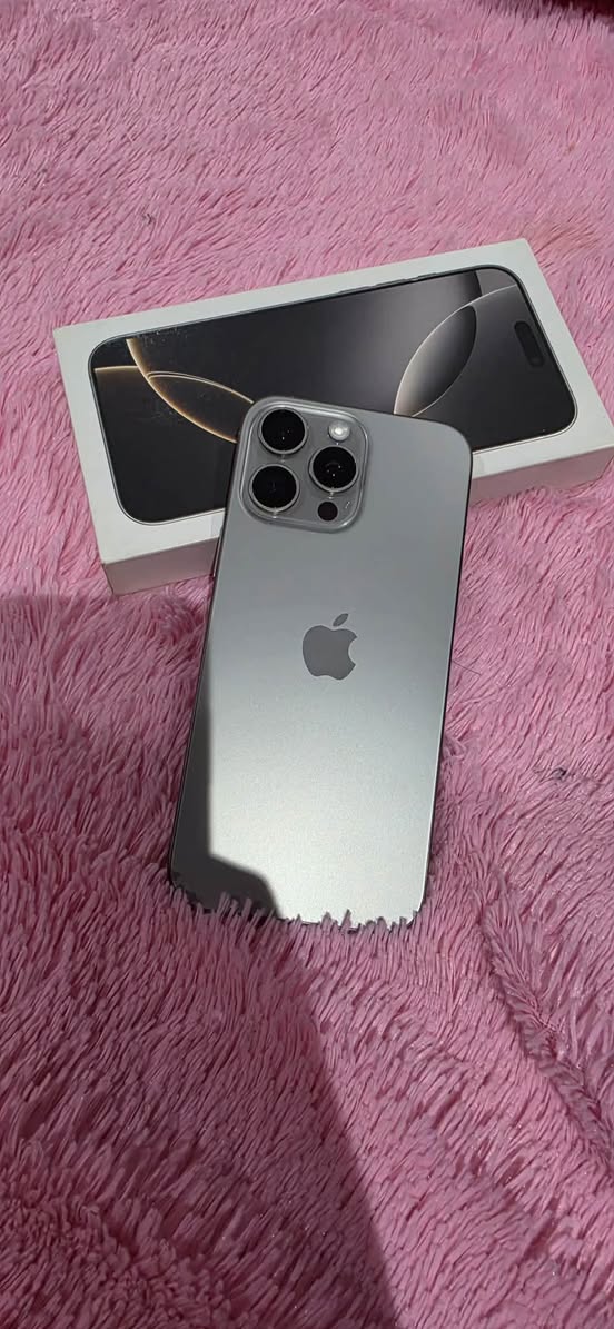 Ikideba 16 Pro Max 256 gb — 2,200₾