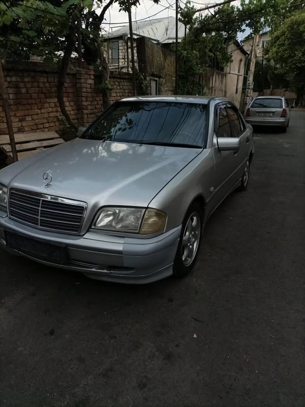 Avtomobil 2000