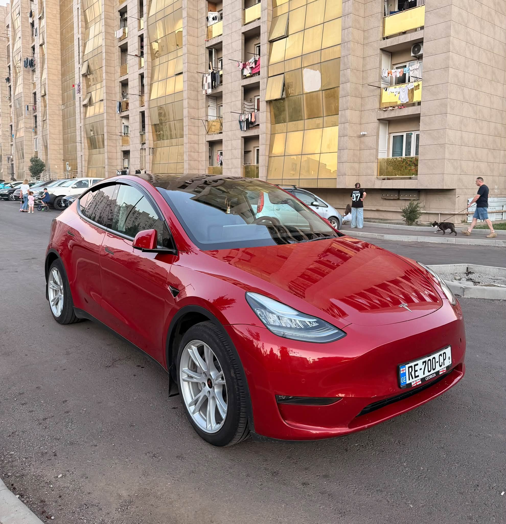 Tesla Model Y 2021 — 15,800$