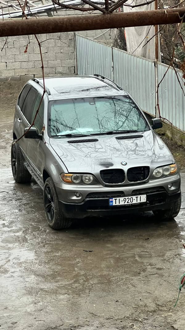 Avtomobil