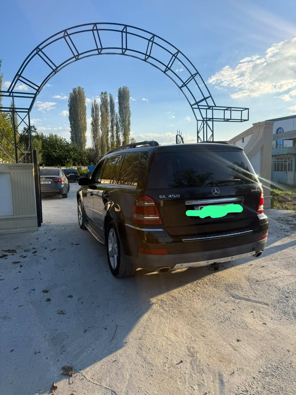 Avtomobil