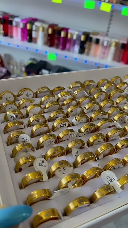Golden rings, size 16-20