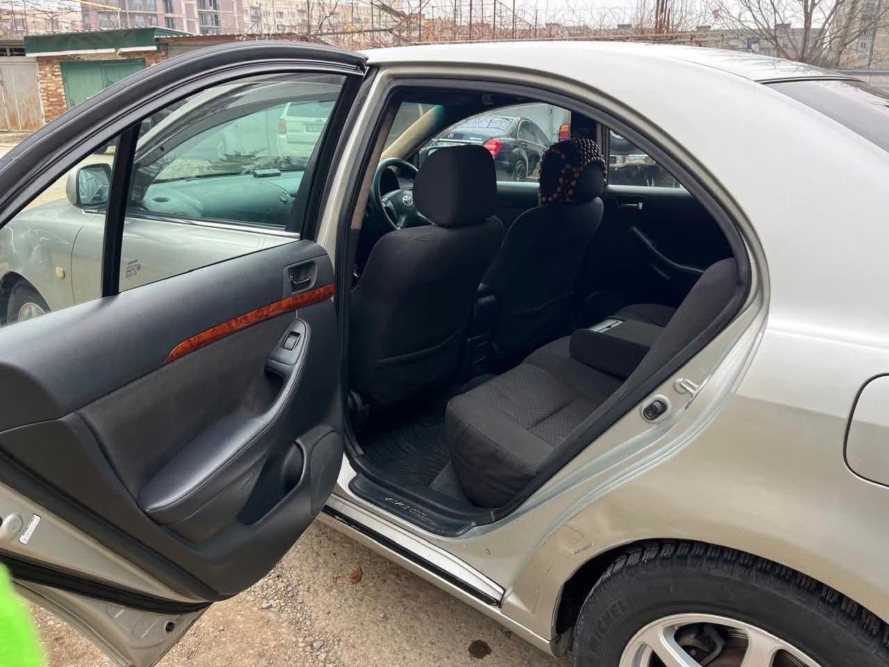 Toyota Avensis 2006 — 3,100$