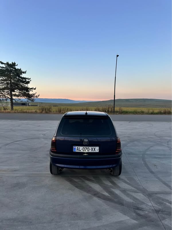 Avtomobil 1999