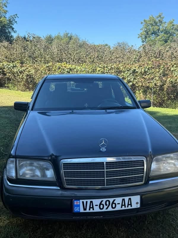 Mercedes-Benz 1995 — 2,600$