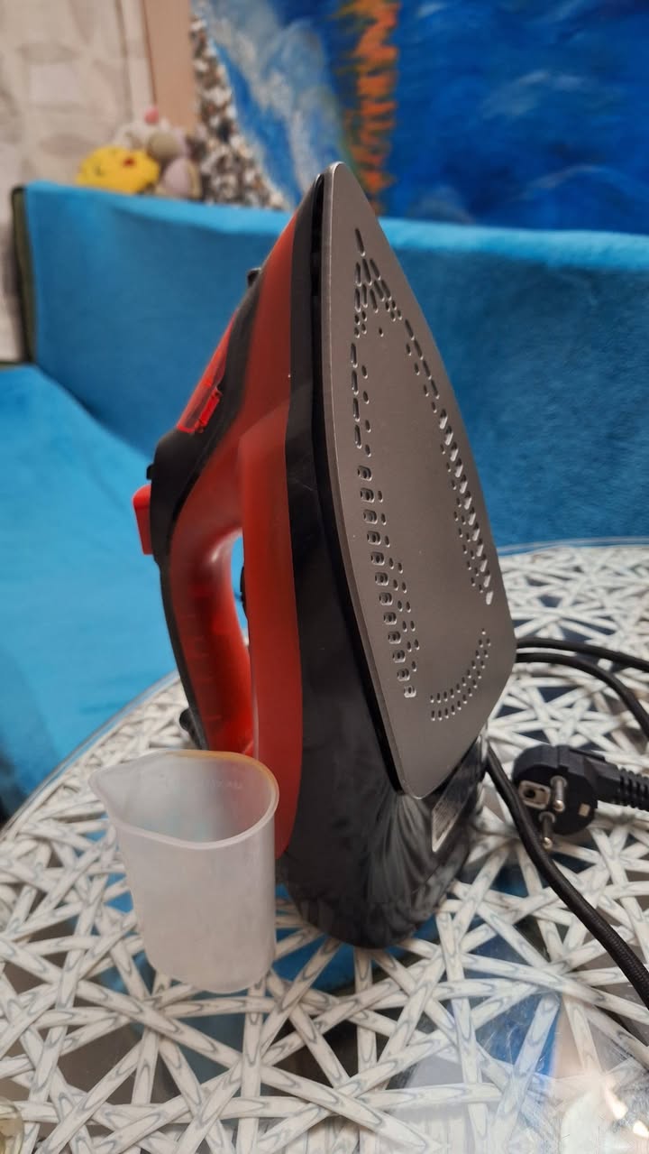 В связи с отъездом, продам утюг