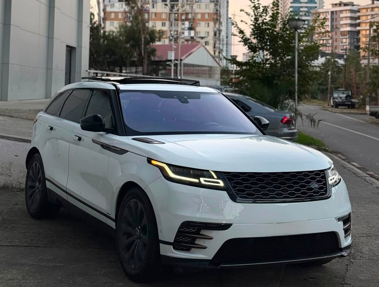 Range Rover Velar 2018 — $28,000
