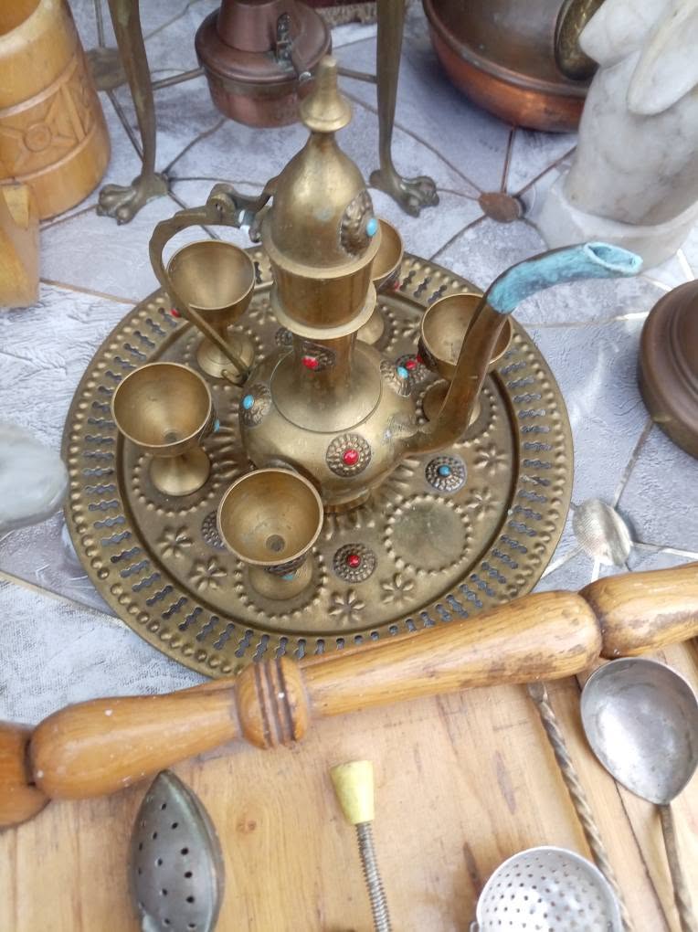 იყიდება 100 ლარად