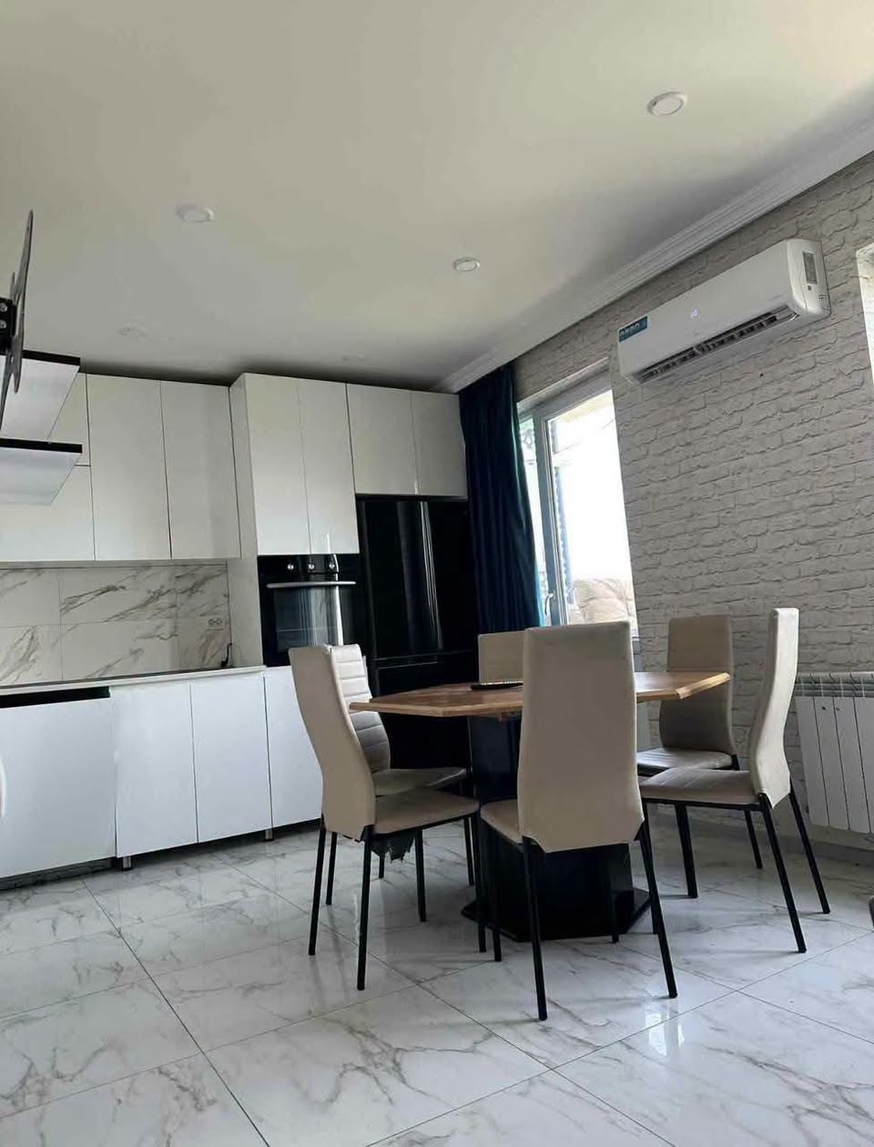 In Rustavi, on Friendship Boulevard, a DSK is for sale — 86,000$