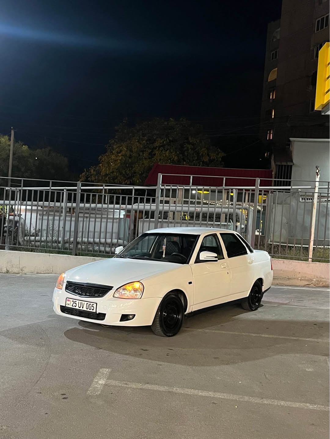 2010 white sedan, 16-valve, new gas tank