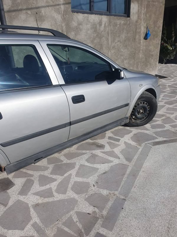 Avtomobil 1998