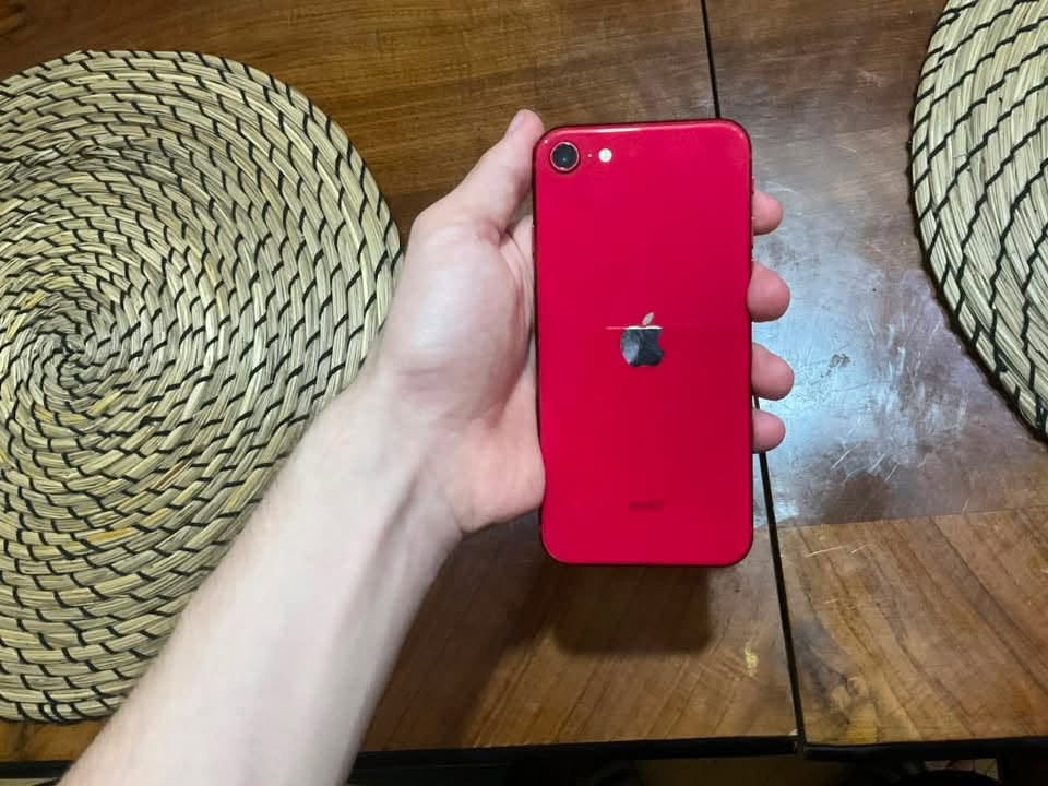 იყიდება iphone se 2020 64GB.მუშაობს turbo