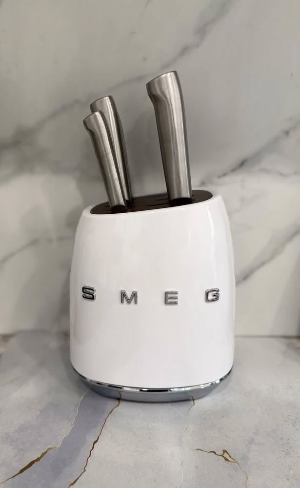 Smeg bıçaqların ağ rəngli kolleksiyası