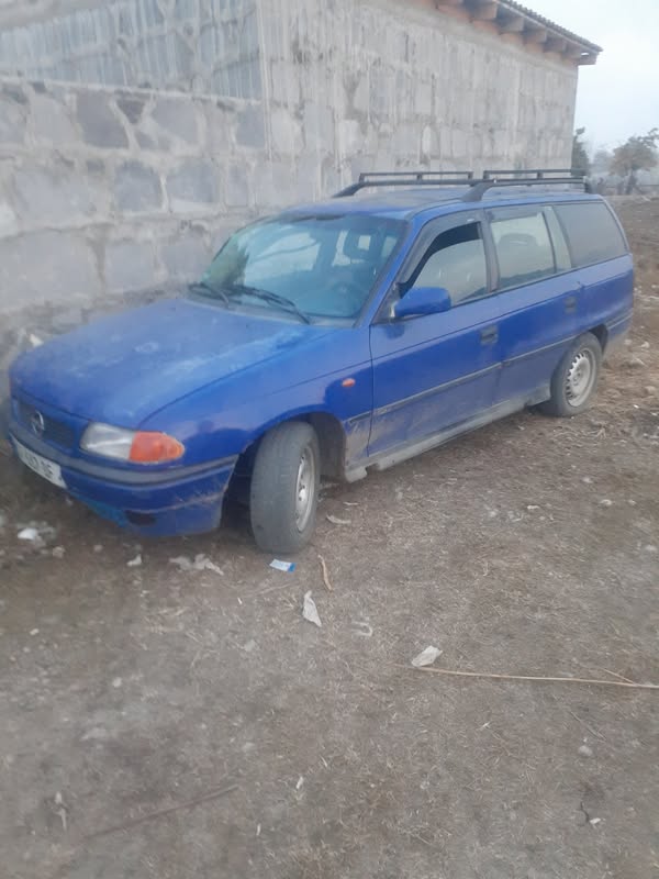 Avtomobil