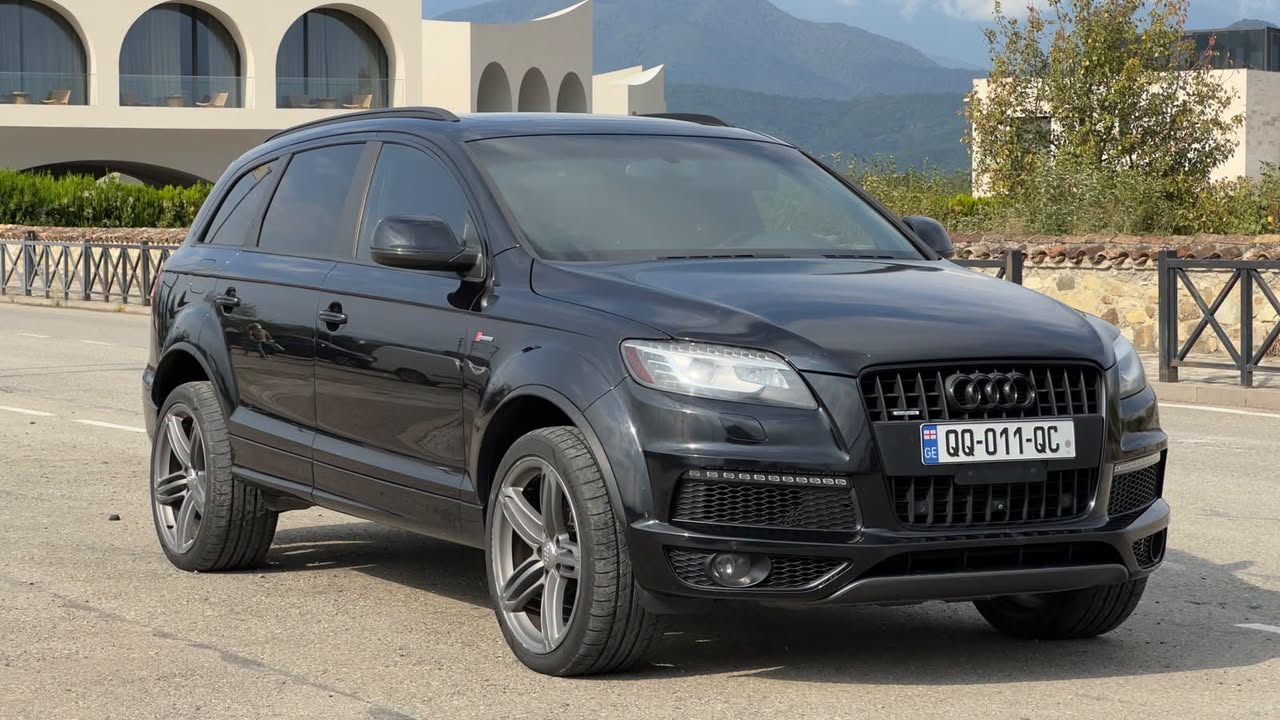 Audi Q7 2015 — 9,000$