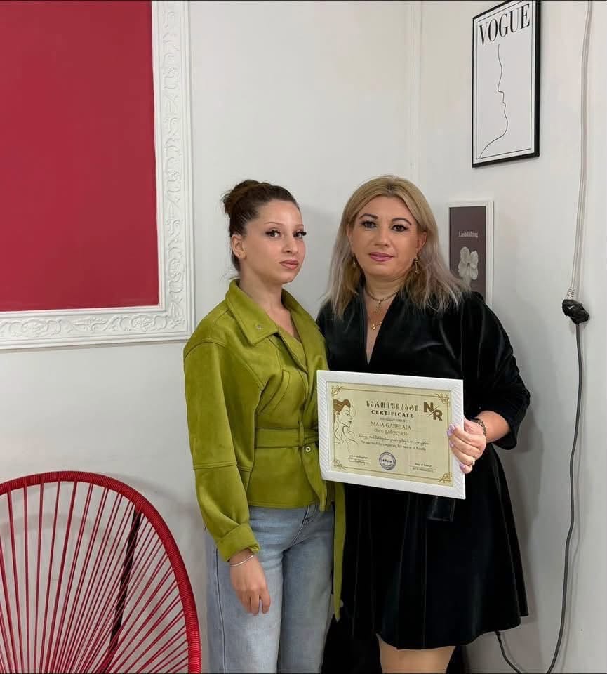Professional makeup course with certificate