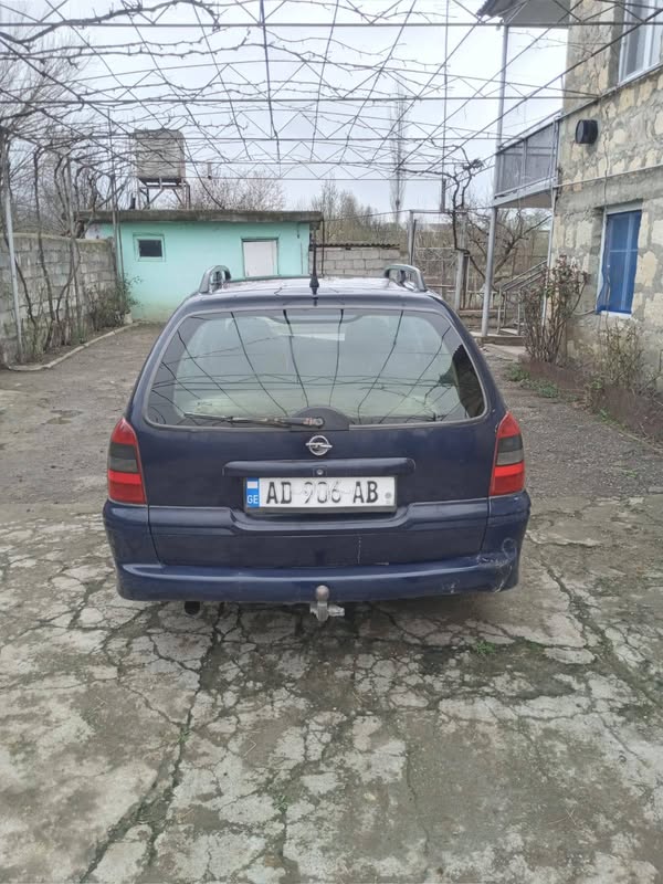 Avtomobil