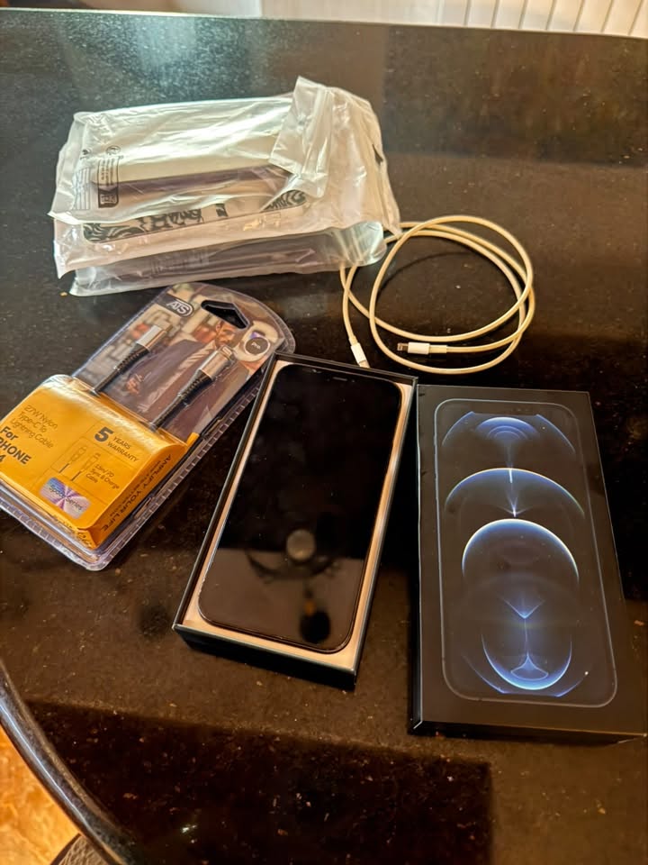 Продается Iphone 12 Pro blue. Цена