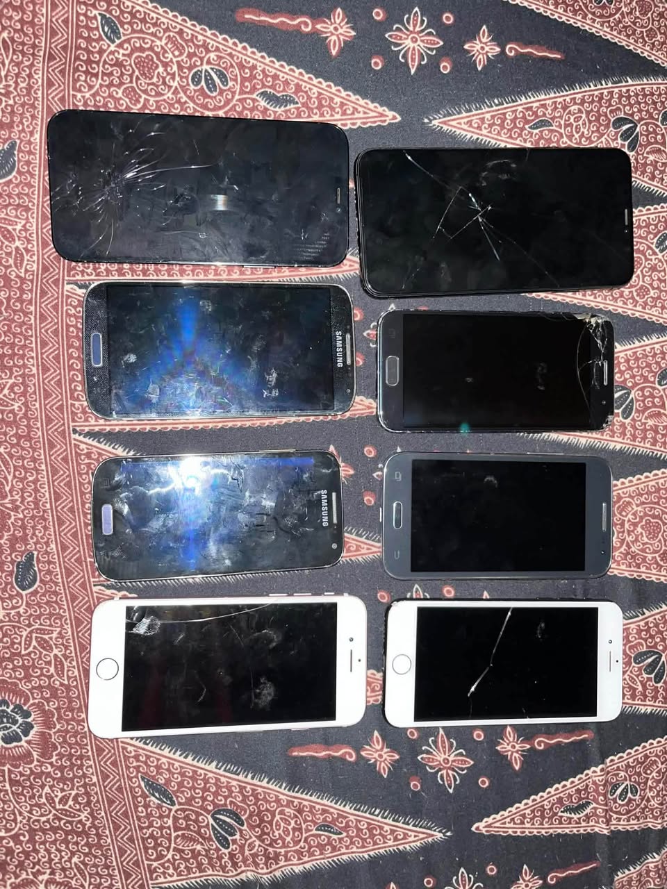იყიდება iphon 12 Pro გამოსაცვლელია ეკრანი