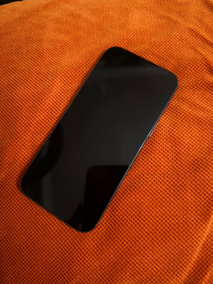 სასწრაფოდ იყიდება 17 Pro Max 256 — 2,850₾