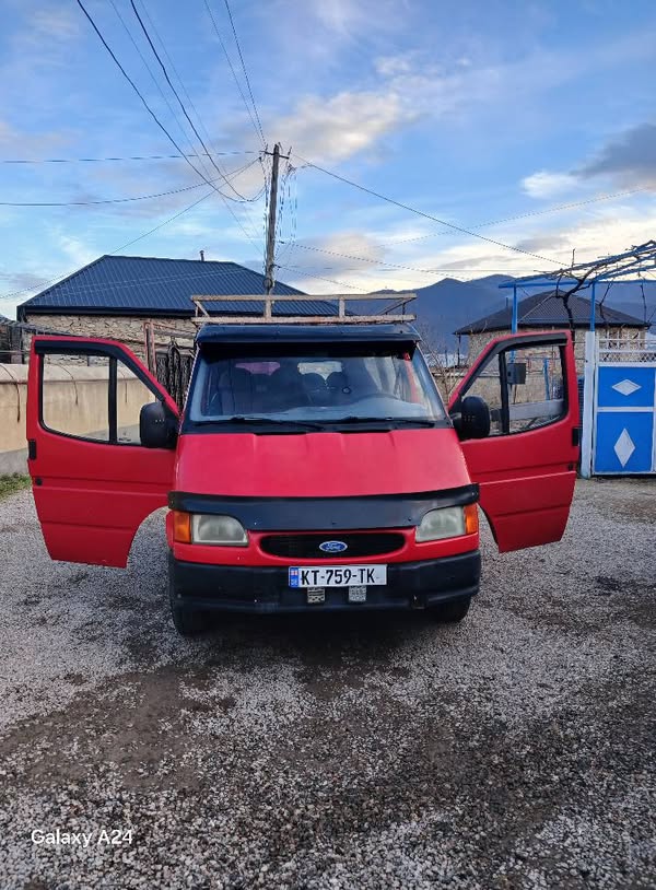 Avtomobil