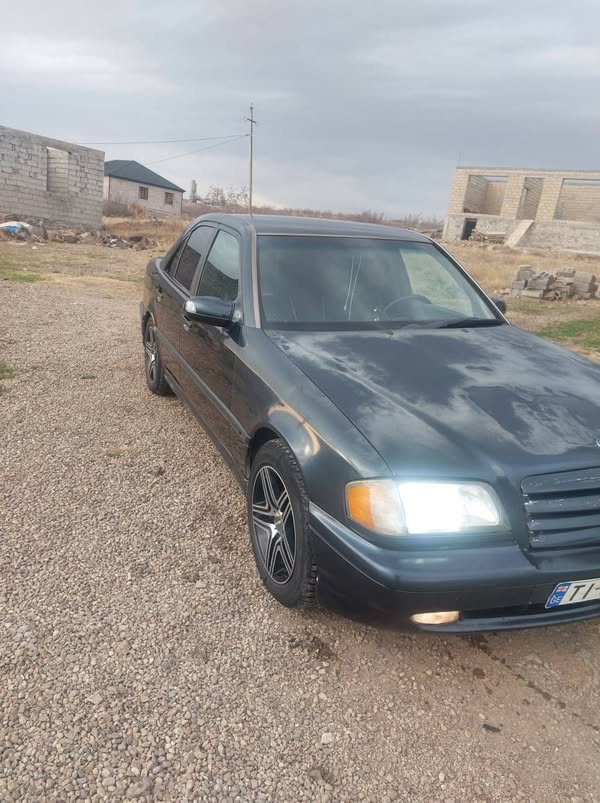Avtomobil