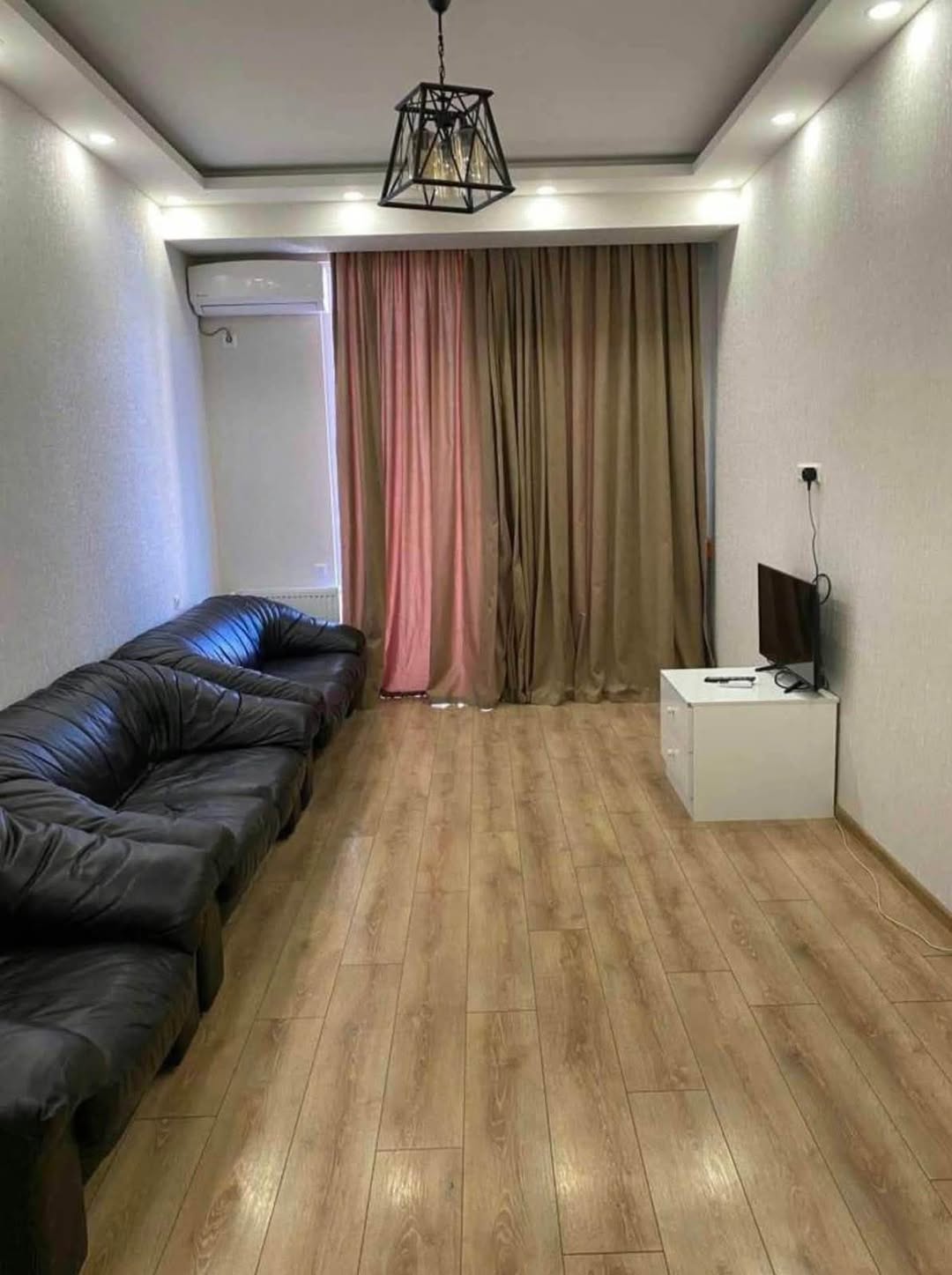 Վաճառվում է 3 սենյականոց բնակարան, Թբիլիսի — $104,000
