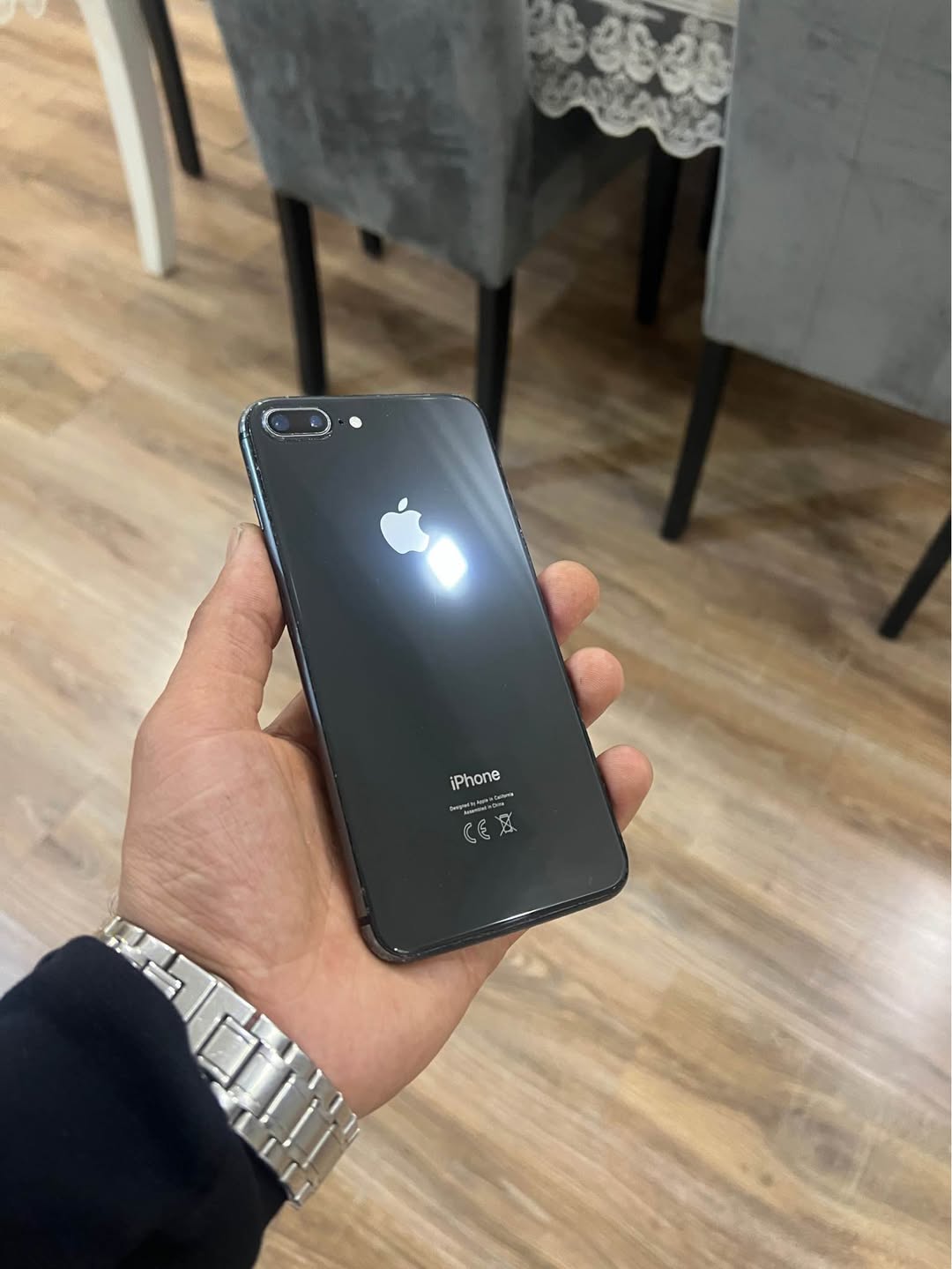 VAJARVUM E IPHON 8plus xndir@ knopkena