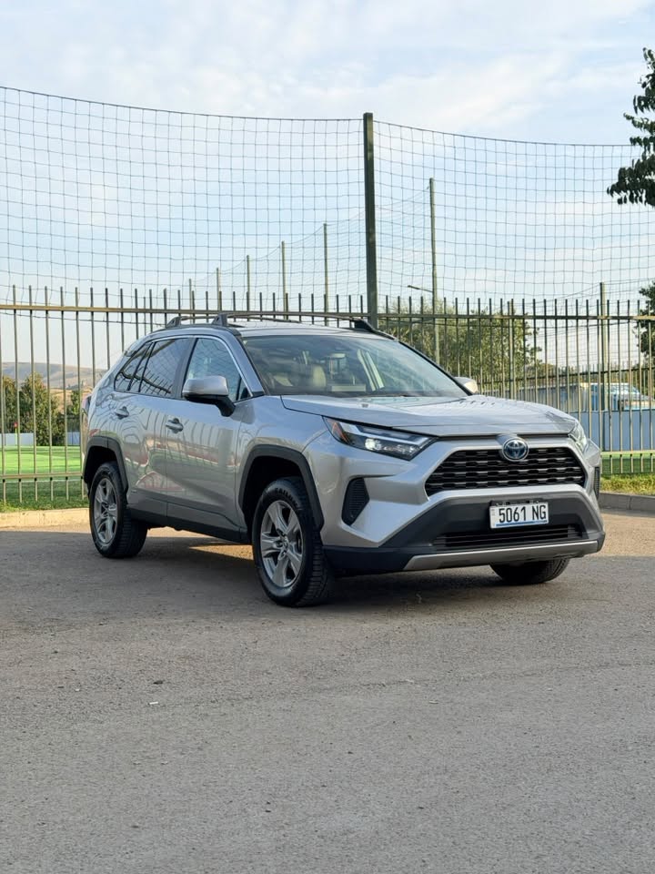 Toyota RAV4 2024 — 25,000$