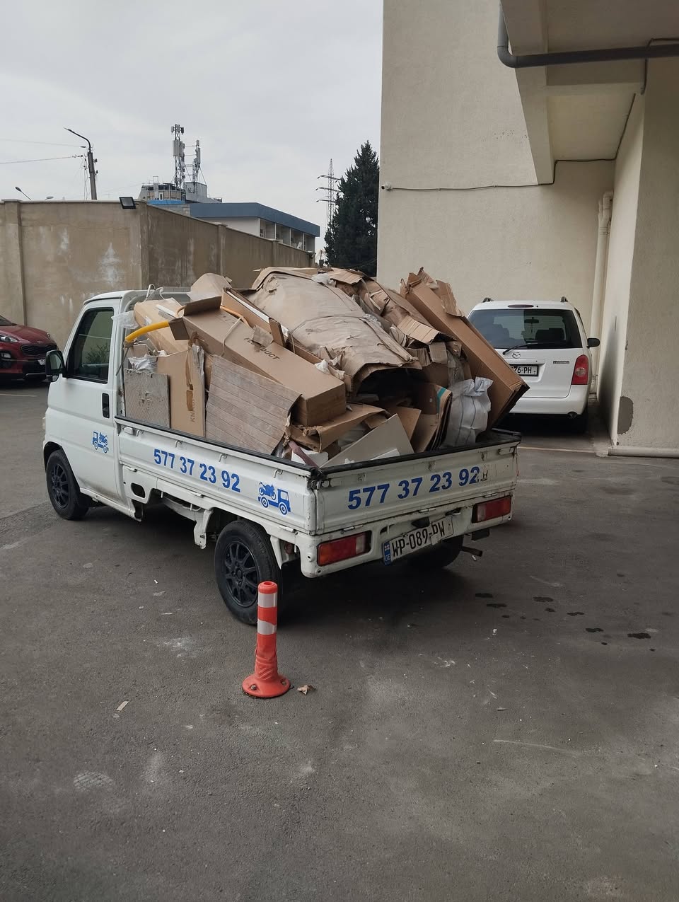 დაგეხმარებით სამშენებლო ნარჩენების და ძველი ავეჯის