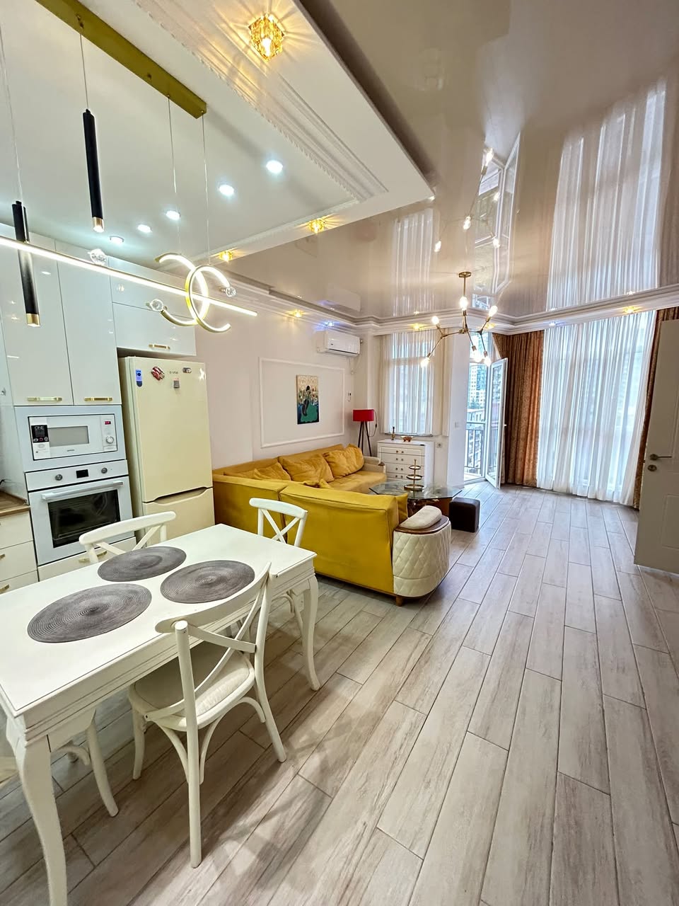 3 otaqlı mənzil icarəyə verilir, Batumi — $1,200