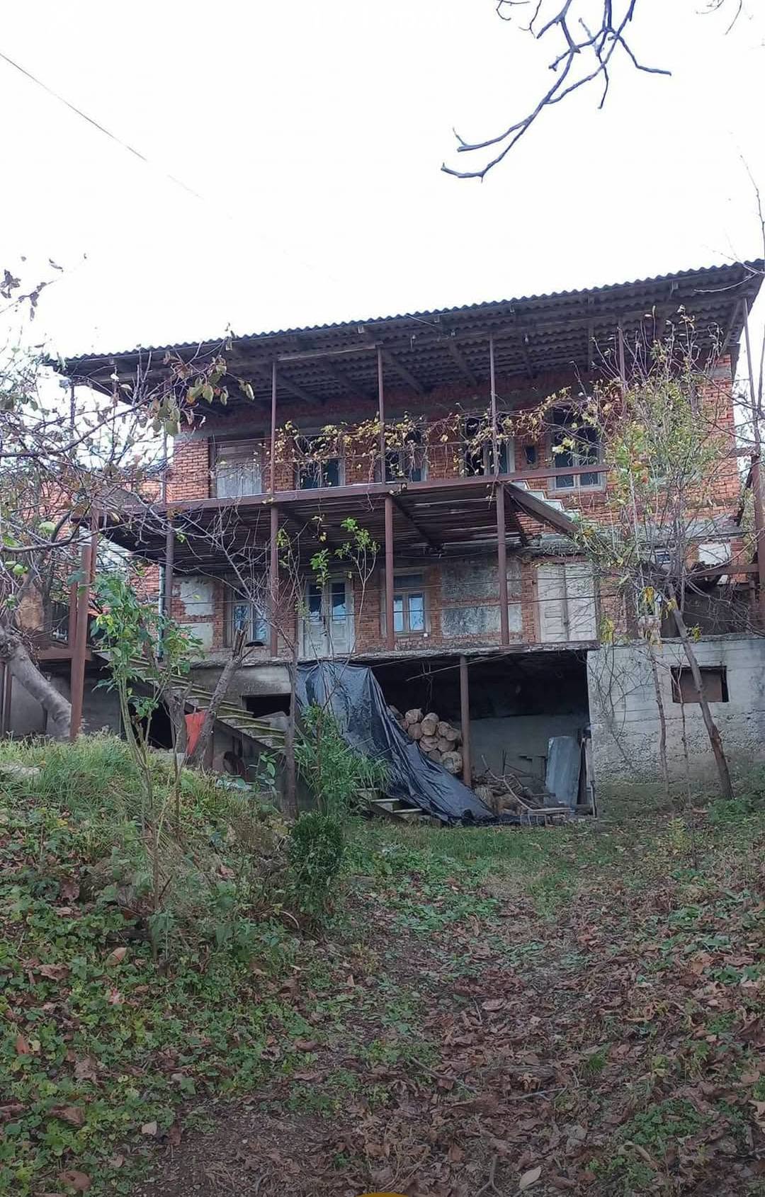 A three-story house for renovation is for sale, price 1900 — 30,000$