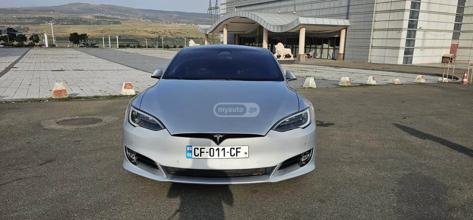 Tesla Model S 2017 — 13,000$
