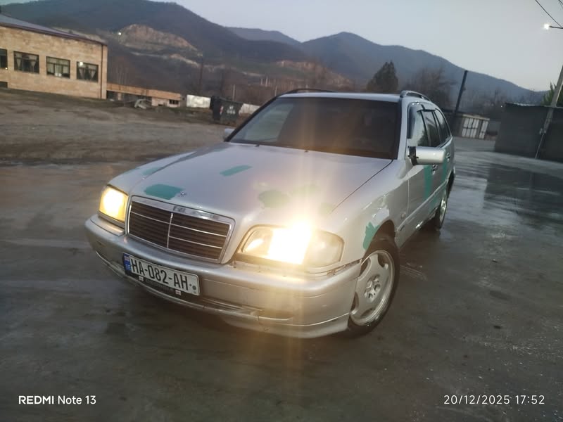 Avtomobil