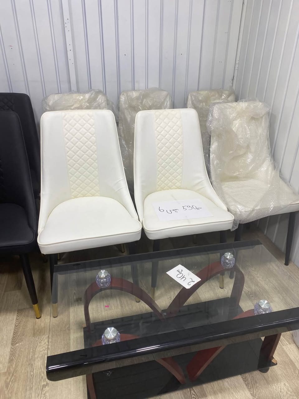 დაგვრჩა 6ცალი თეთრი სკამი 590₾✅ 4ცალი