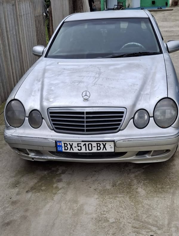 Avtomobil 2001