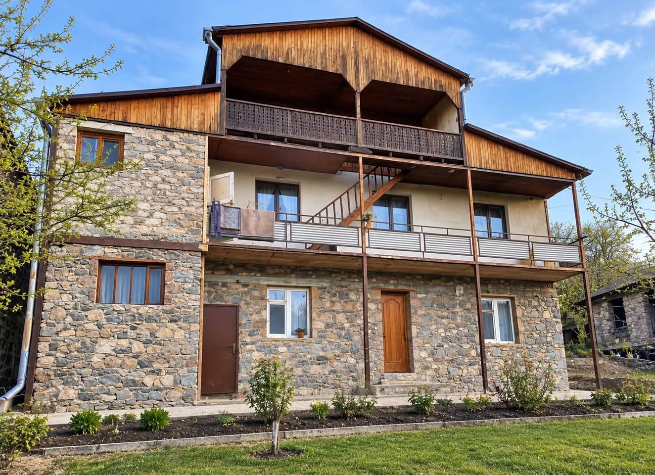 🏡 ՎԱՃԱՌՎՈՒՄ Է ՏՈՒՆ ՎԱՆԱՁՈՐՈՒՄ (Սովխոզ — 75,000$