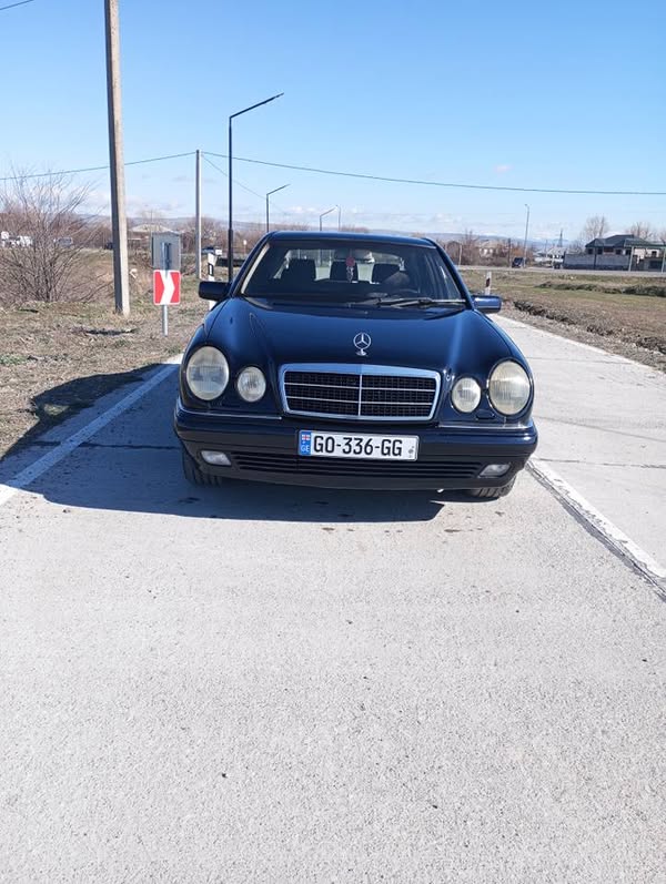 Avtomobil