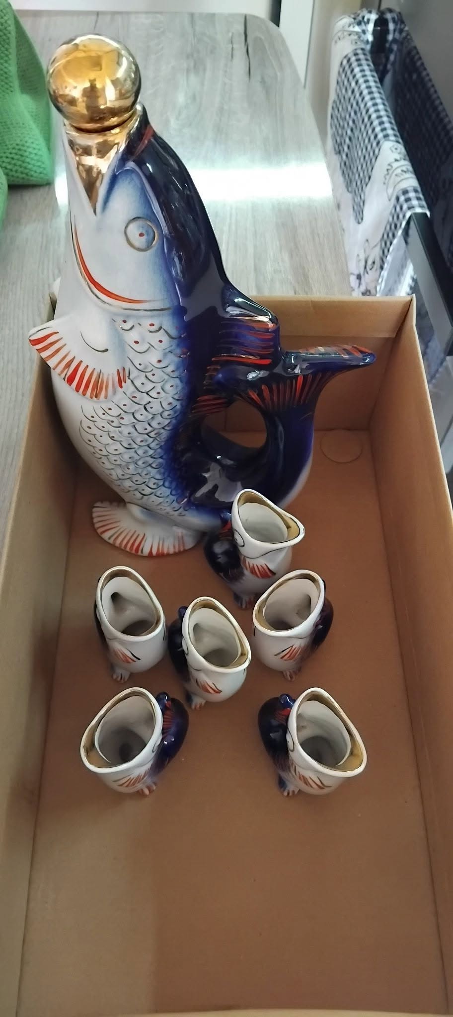 Ceramic fish decanter set with cups