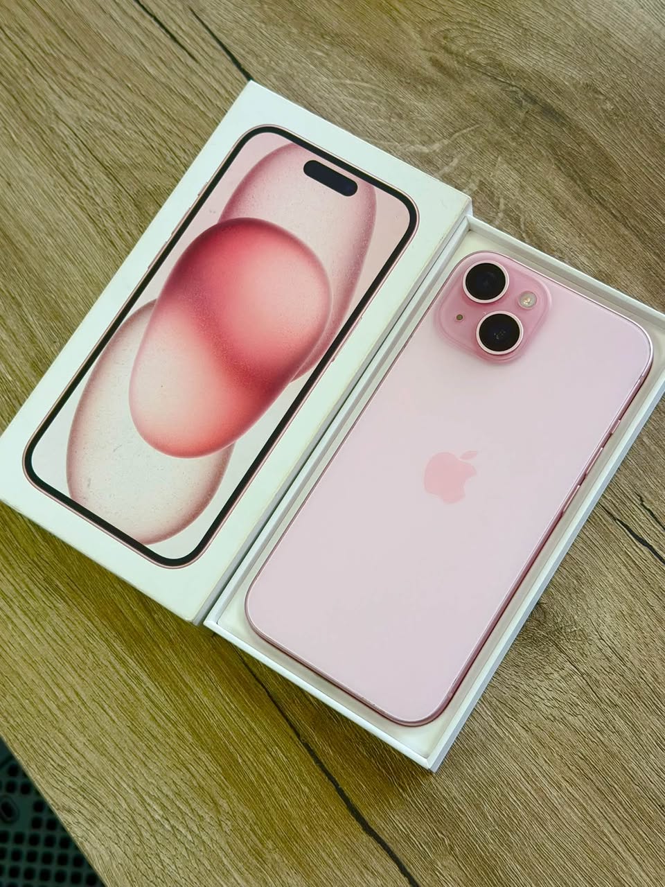 iPhone 15 Pink,128 GB;BH 100%. ტელეფონი — 1,050₾