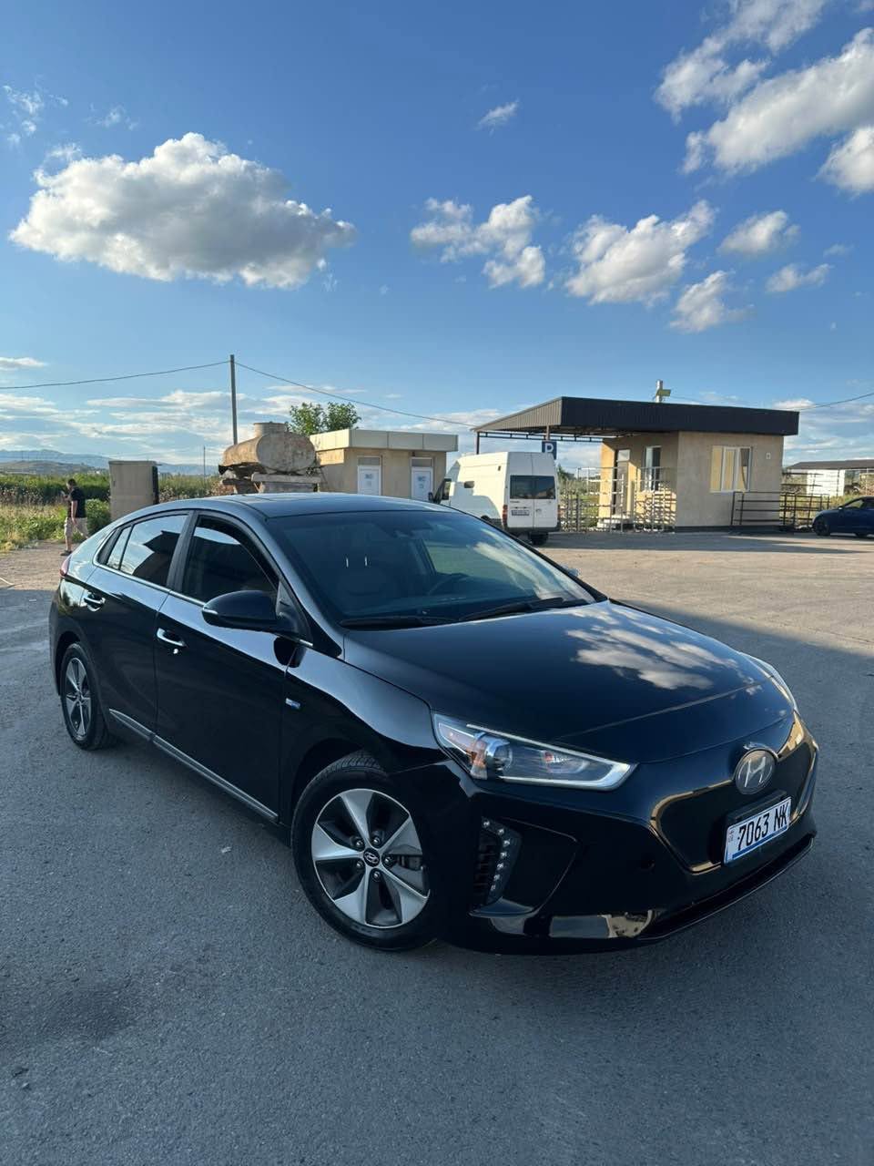Hyundai 2018 — 8,500$