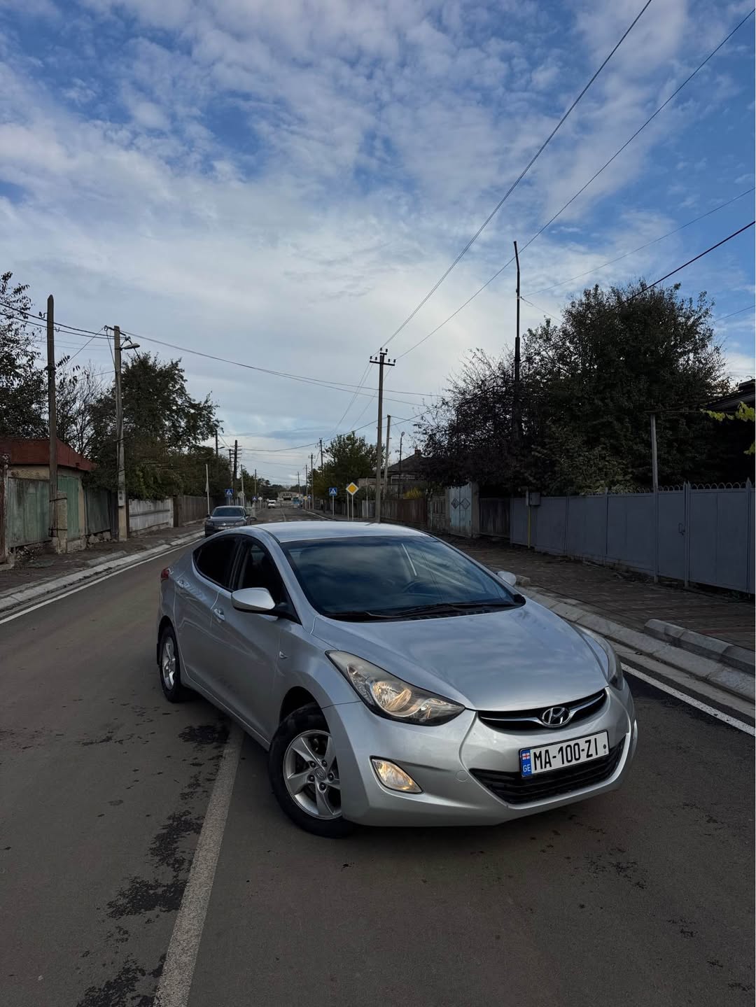 Hyundai Elantra 2012 — $5,500