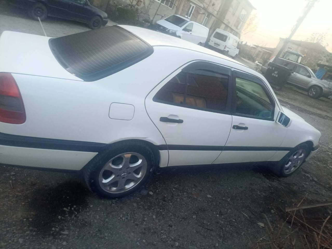 🚗 Təcili satılır 1995-ci il avtomobili — 2,000$