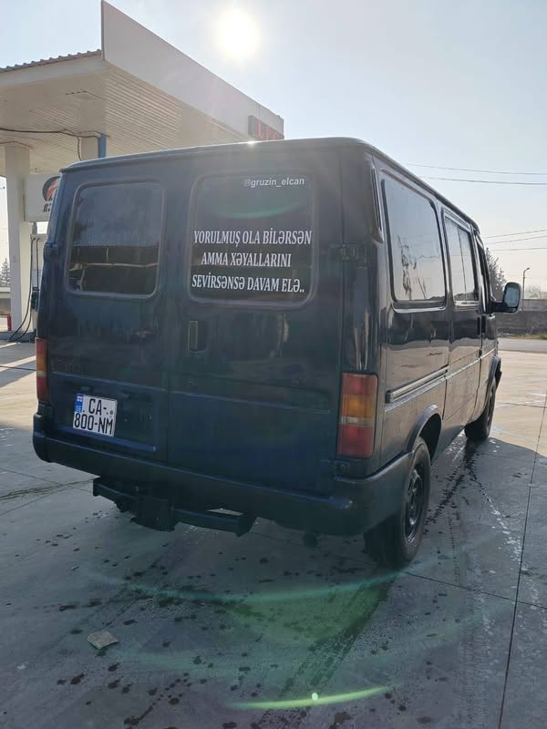 Avtomobil