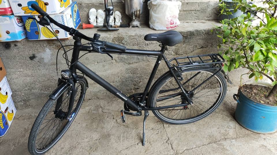 Avtomobil