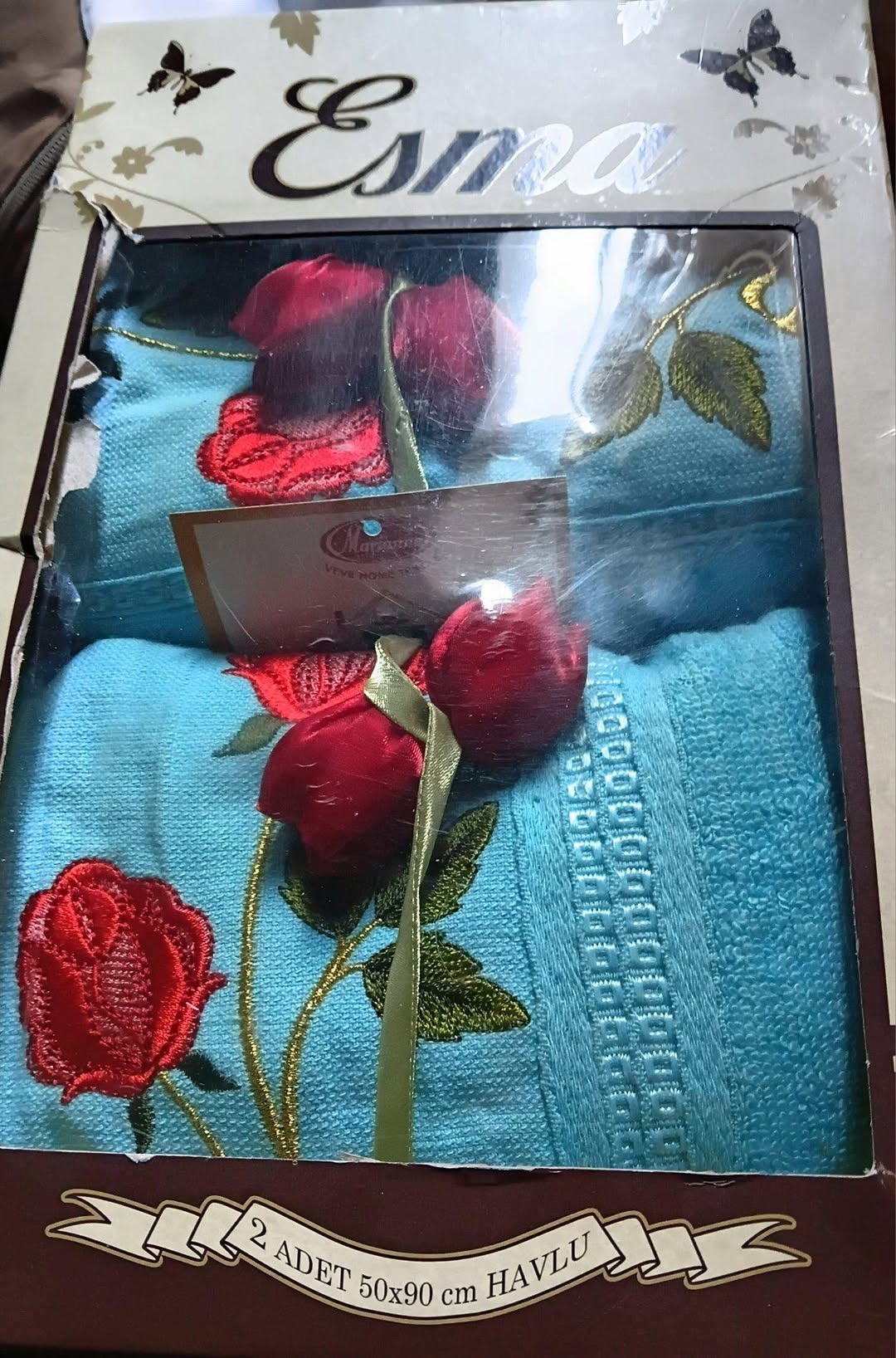 Turkish rose-embroidered towel set