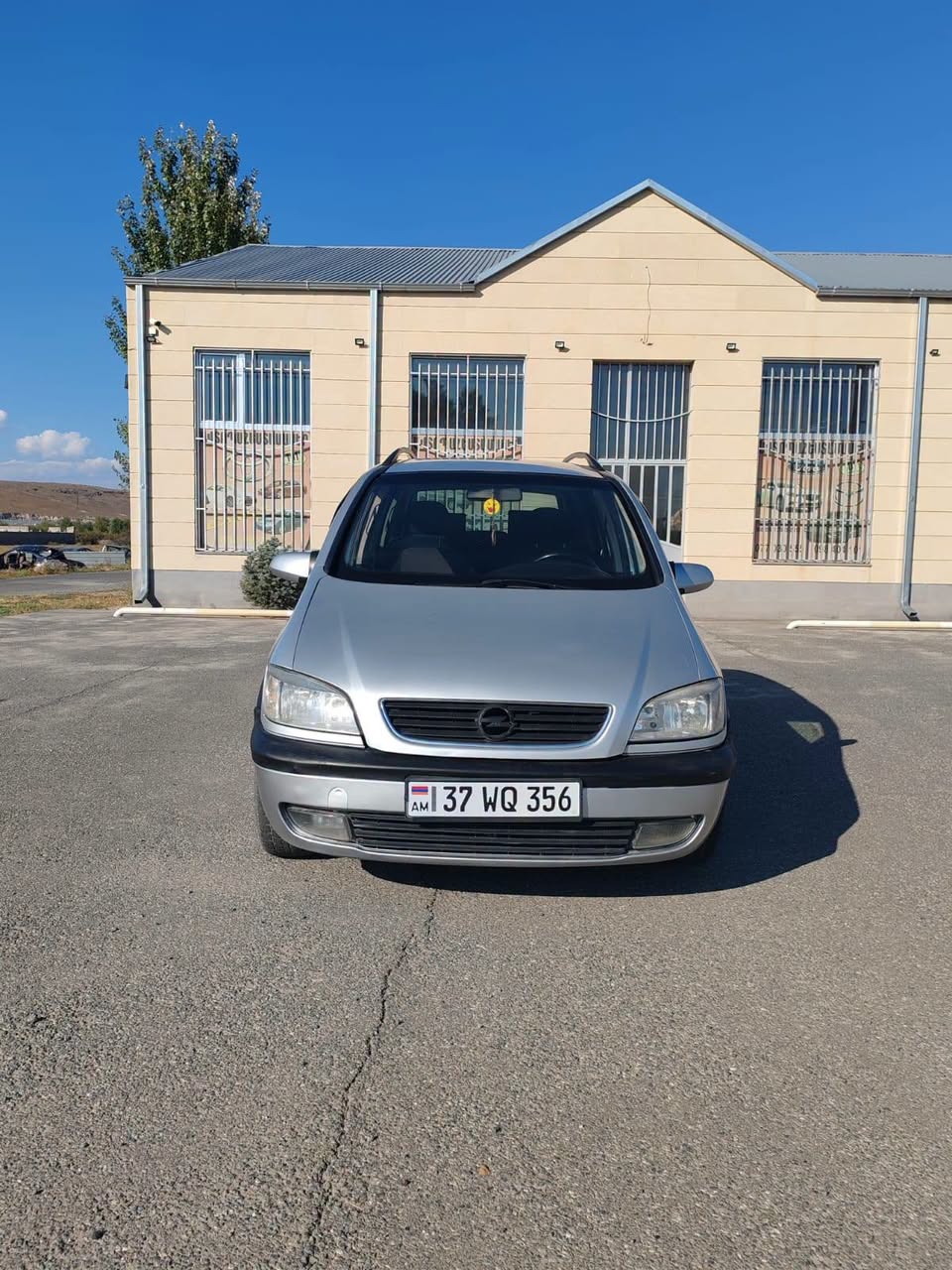 Opel Zafira 2000 — 4,600$