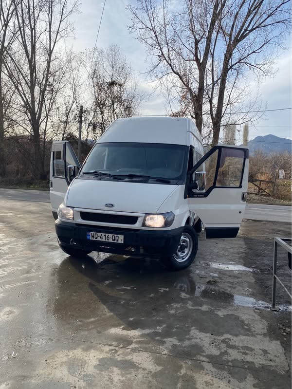 Avtomobil